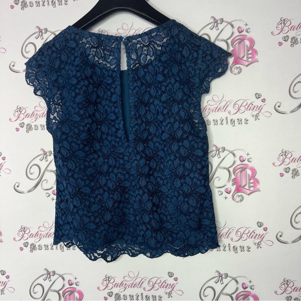 Talula Aritzia tank top lace navy blue keyhole opening tshirt tank top shirt - Picture 5 of 6